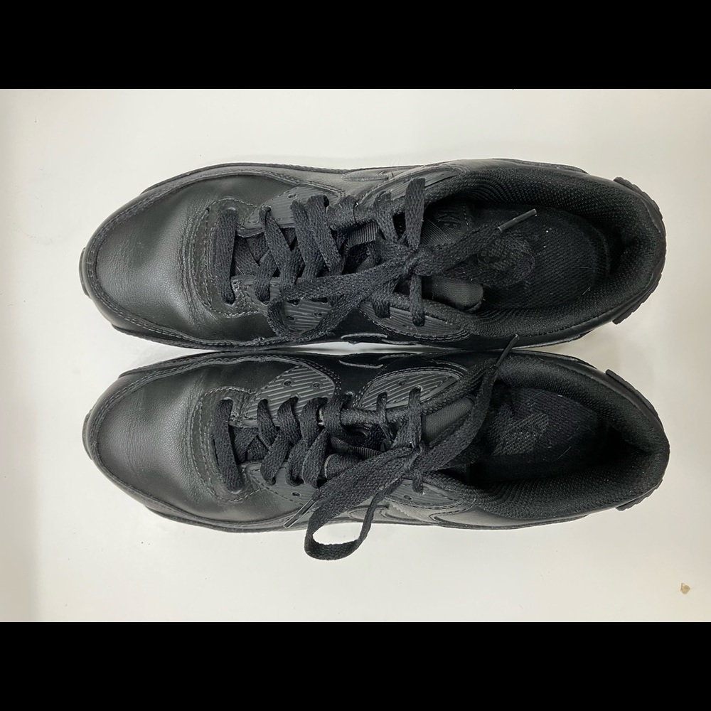 Black Nike Air Men’s Sneakers. Excellent condition